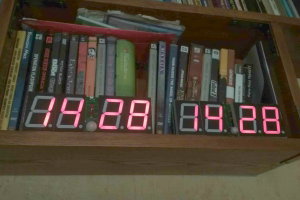 Akumulatorowy zegar LED