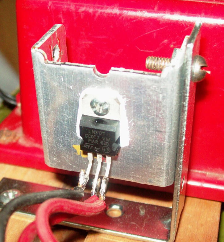 Stabilizator LM317 na radiatorze