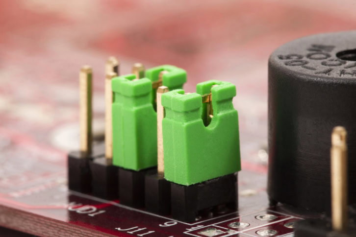 Zworki na płycie PCB