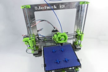 Jedna z pierwszych testowanych drukarek 3D