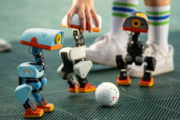Kaczka na rolkach i platforma do nauki AI w jednym. Oto Microduck od Pollen Robotics i Hugging Face