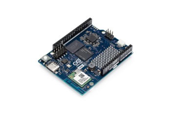 Arduino UNO Q - widok płytki z matrycą LED i złączami w formacie UNO
