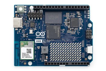 Arduino UNO Q widok z góry - złącze USB-C, matryca LED 8x13 i moduł Wi-Fi