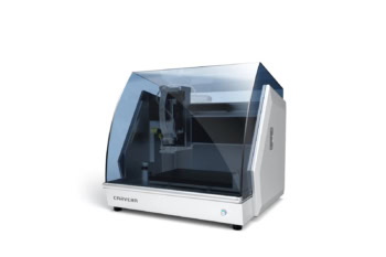 Frezarka CNC Makera Carvera z zamkniętą, przezroczystą obudową