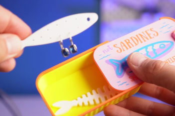 Wydrukowana w 3D puszka sardynek z organizerem na kolczyki