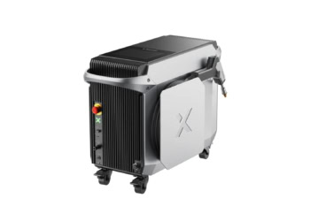 Spawarka laserowa xTool MetalFab z ręcznym pistoletem i przewodem głowicy