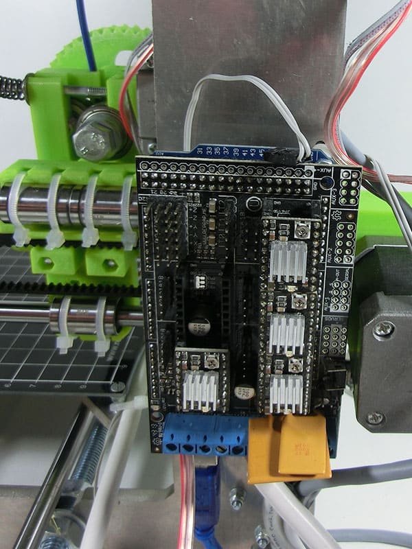 Zamocowane Arduino - jeszcze bez podłączonych kabli