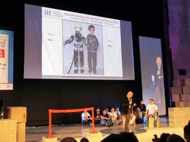 Roberto Cingolani oraz porównanie robota iCub do dziecka.