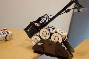 Ten robot potrafi zbudować most, aby wykonać zadanie