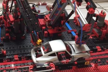 Fabryka samochodów sterowana przez Arduino