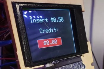 Prosty automat do sprzedaży z wrzutnikiem na monety