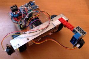 Drewniak - robot mobilny pokonujący labirynt