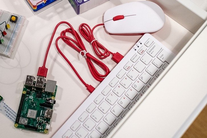 Oficjalna myszka i klawiatura Raspberry Pi