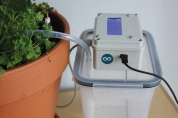 Miniaturowy system nawadniania roślin dzięki Arduino IoT