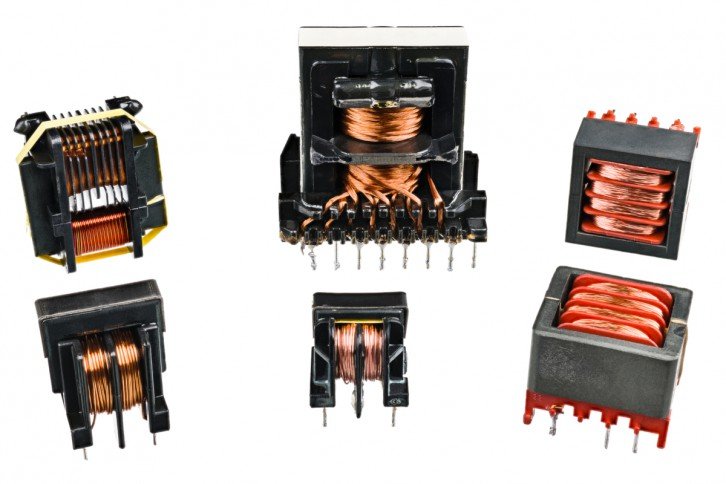 Przykłady miniaturowych transformatorów, które można wlutować wprost na PCB
