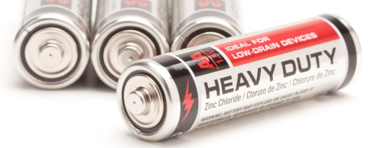 Przykład baterii węglowo-cynkowej z zachęcającym hasłem reklamowym
