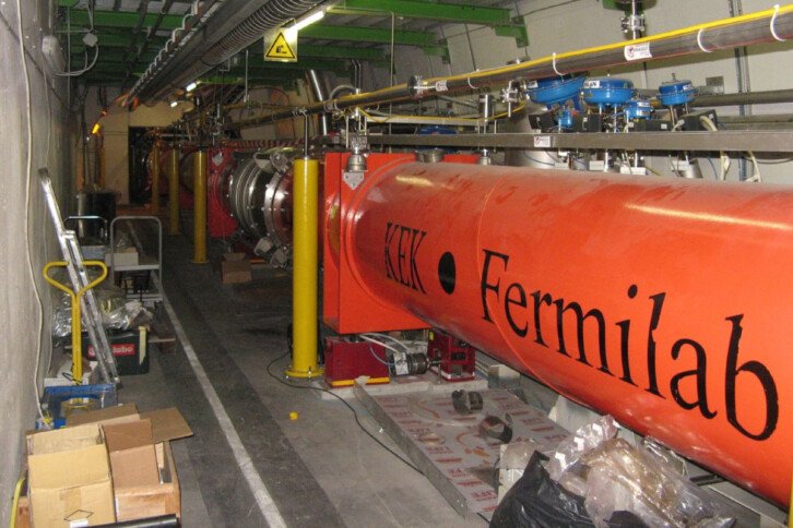 Elektromagnes nadprzewodnikowy w akceleratorze cząstek Fermilab w USA (zdjęcie: gamsiz, CC BY 2.0)