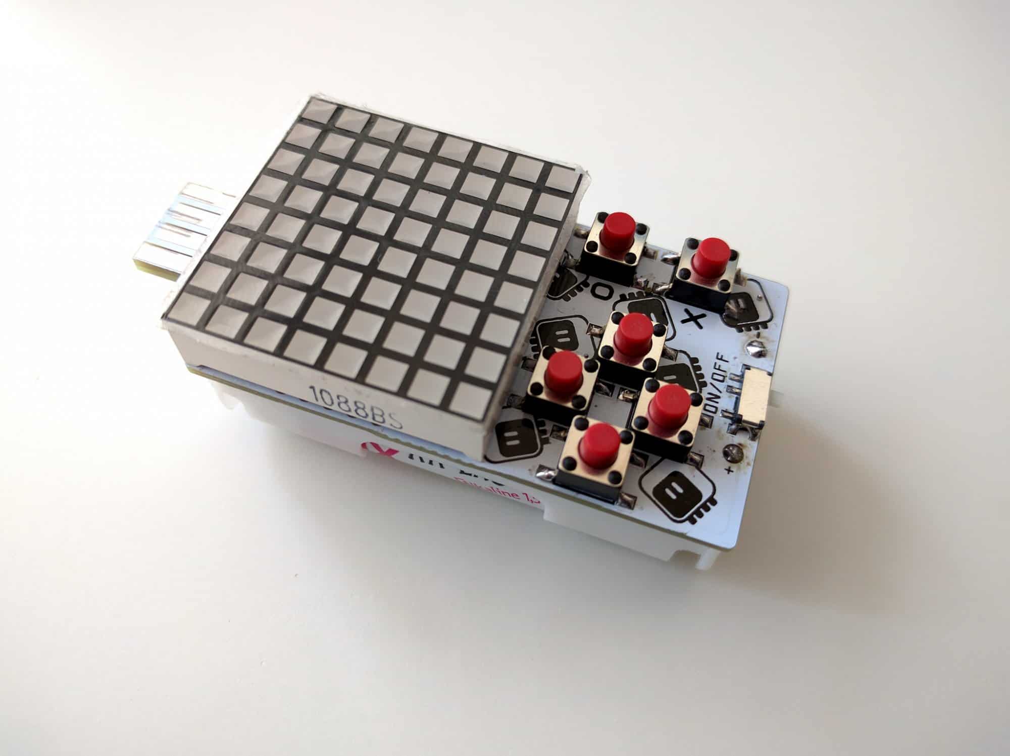 Miniaturowa konsola do nauki programowania gier