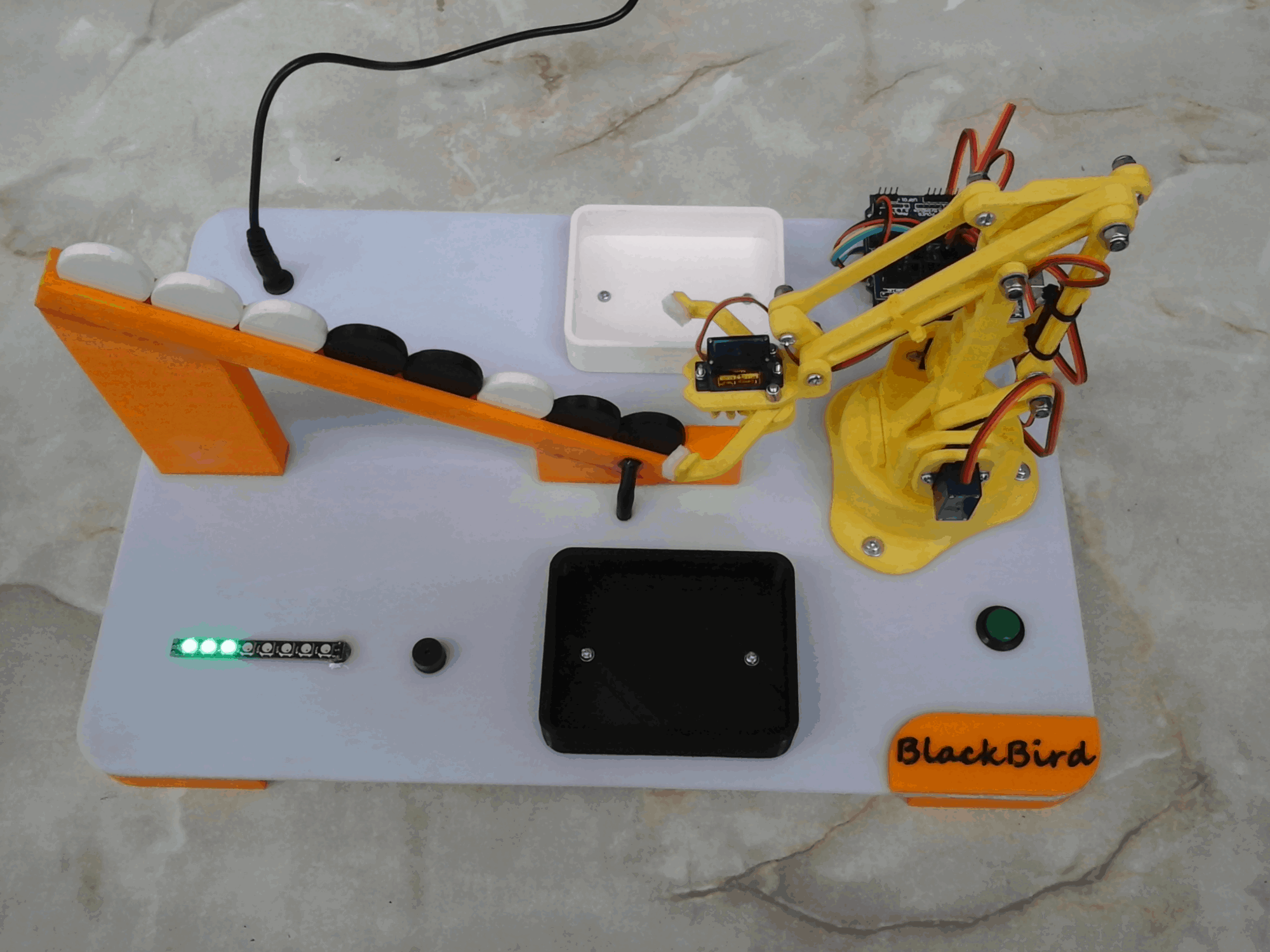 BlackBird - model manipulatora segregującego