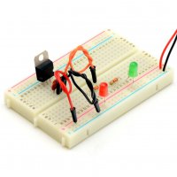 kurs_elektroniki_stabilizatory_7805_montaz2.thumb.jpg.cd69904a8b23c3f028e17841fc517f41.jpg