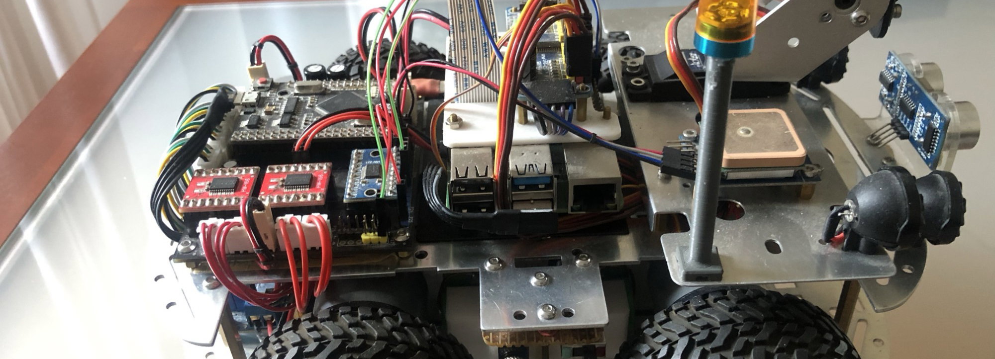 Robot edukacyjny 4WD (Raspberry Pi 4 + Arduino + PID)